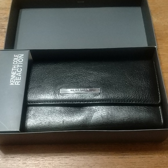 Kenneth Cole Reaction Black Wallet - Picture 8 of 8